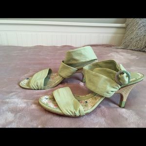 Kenzie light green sash pumps size 8.5